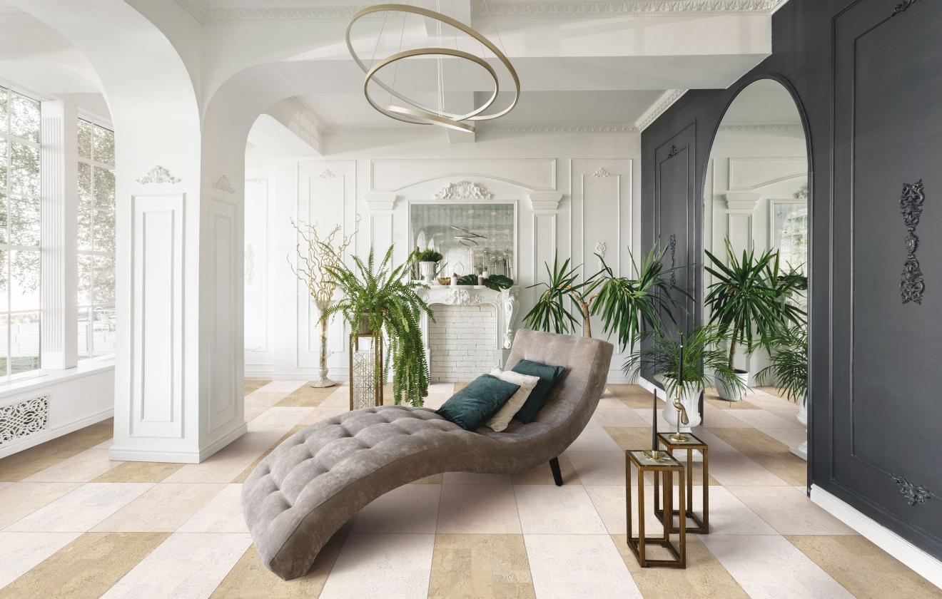 Bright and spacious room with a chaise longue and green potted plants