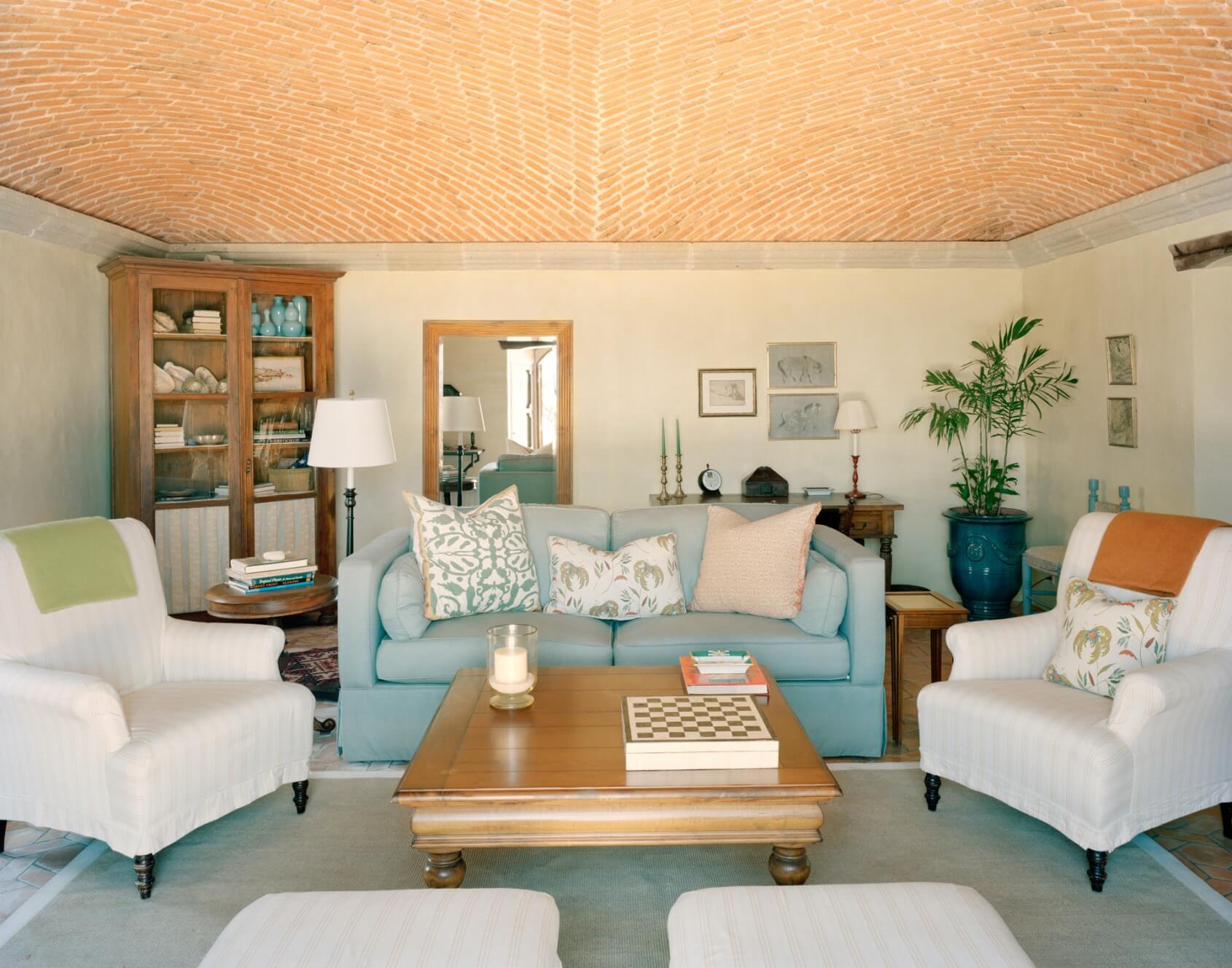 Spacious living room with a orange stone ceiling